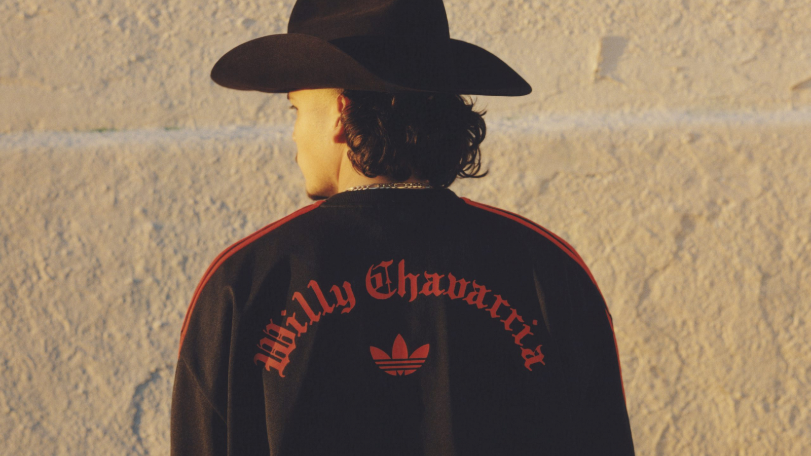 Look de la colección adidas Originals x Willy Chavarría Primavera/Verano 2025