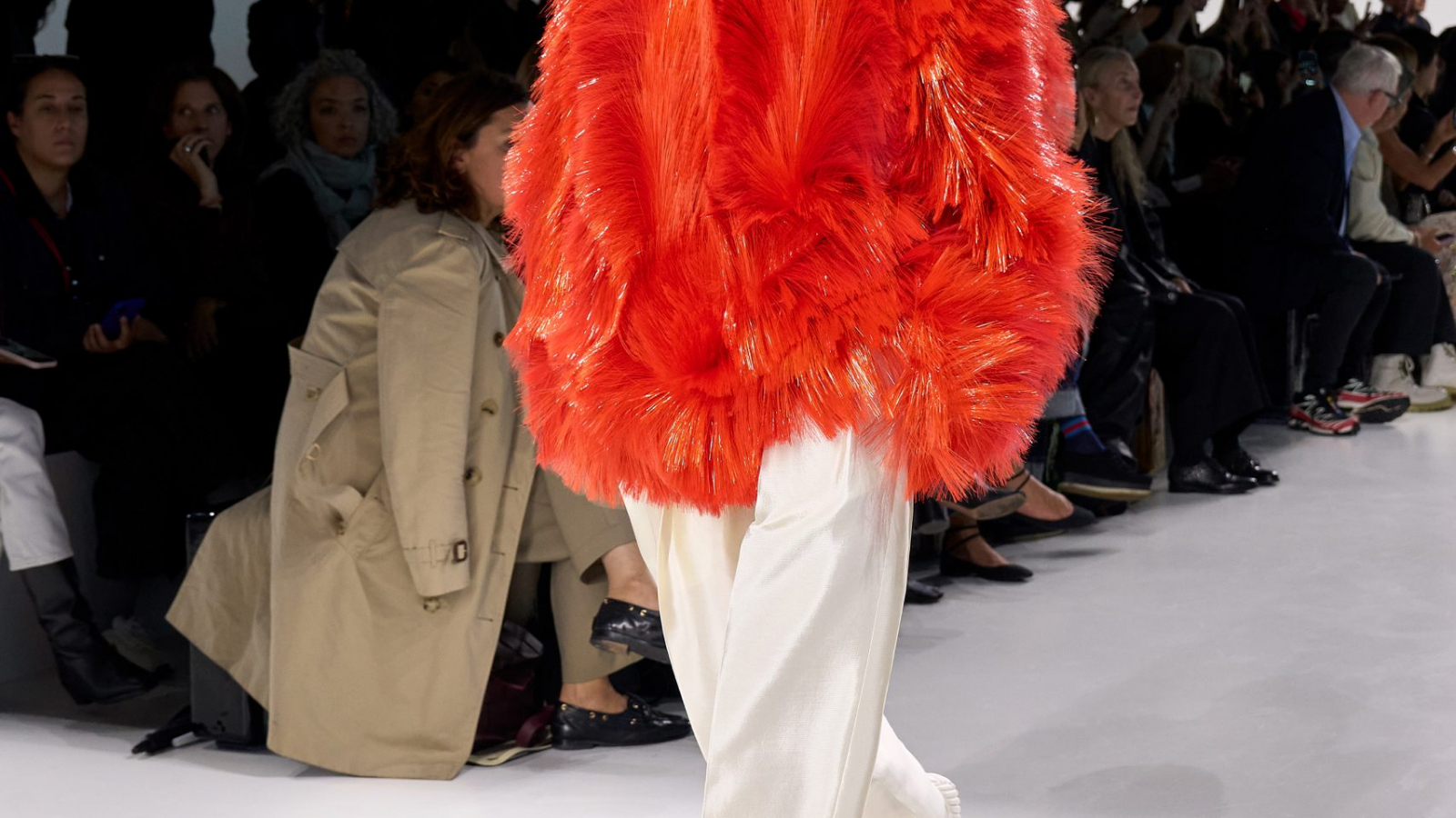 Imagen de la colección Bottega Veneta Summer 2026 diseñada por Louise Trotter, donde la artesanía italiana y el Intrecciato se reinterpretan en clave contemporánea.