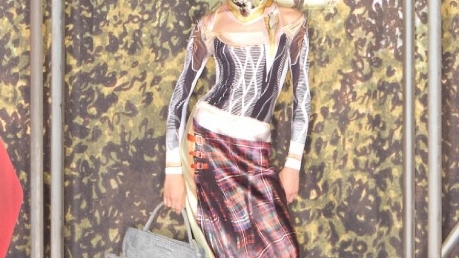 Imagen de campaña de la colección H&M Glenn Martens que celebra la individualidad y la autoexpresión