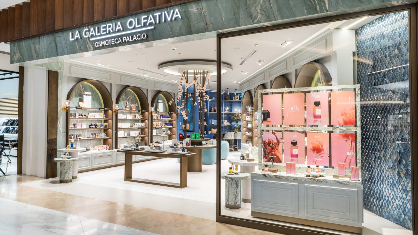 Entrada de la Galería Olfativa – Osmoteca Palacio en El Palacio de Hierro Polanco, espacio de perfumería de autor con diseño interior elegante