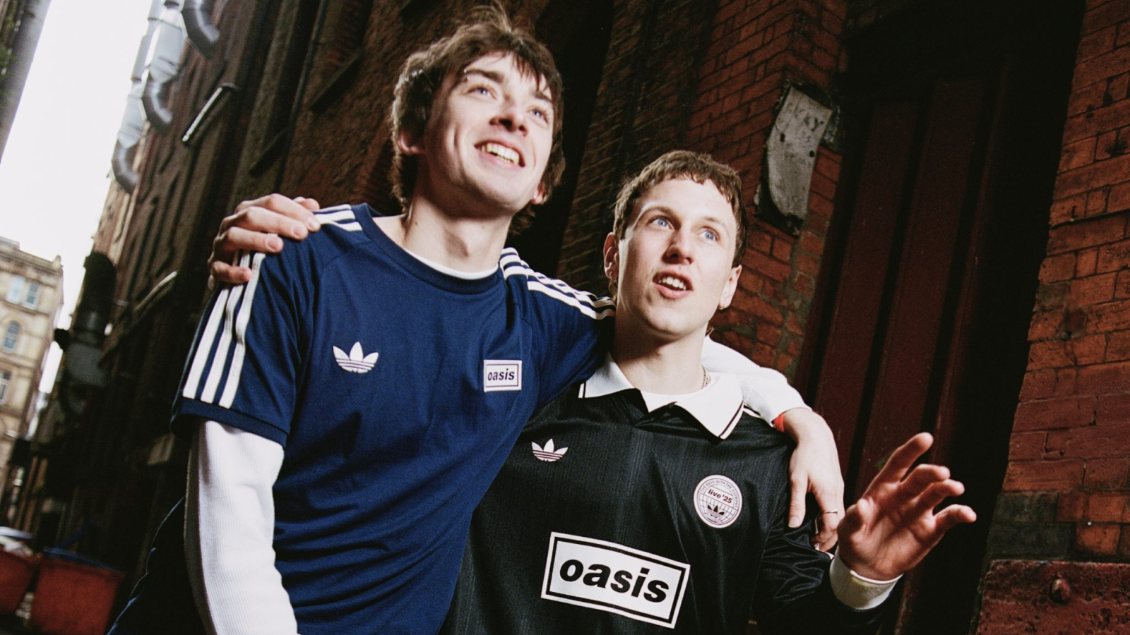 adidas x Oasis presenta el segundo drop de la colección Live ’25 inspirado en la estética de los años 90.