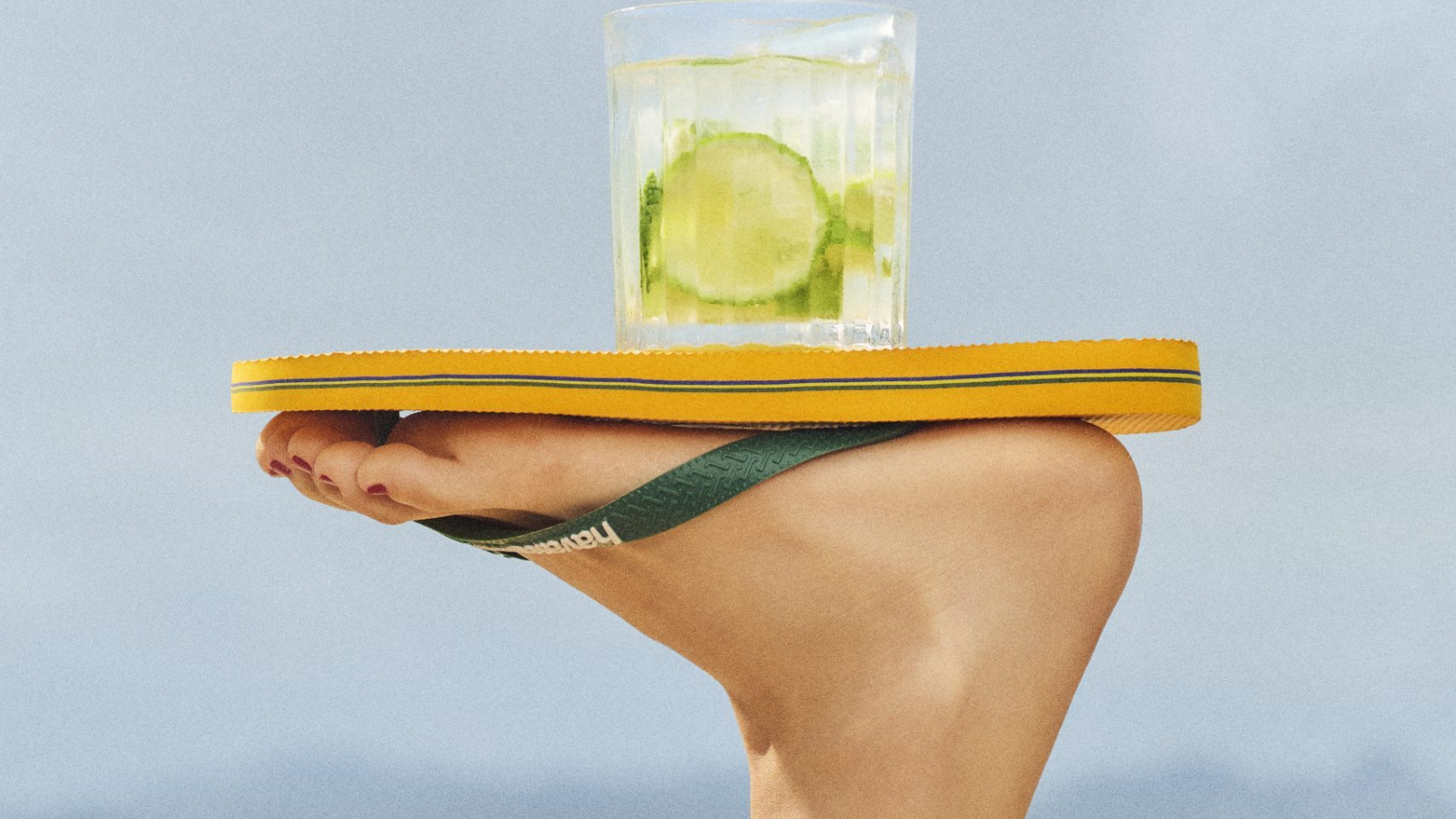 Campaña de Havaianas para su regreso a México con su colección de flip flops convertidas en un ícono de moda.