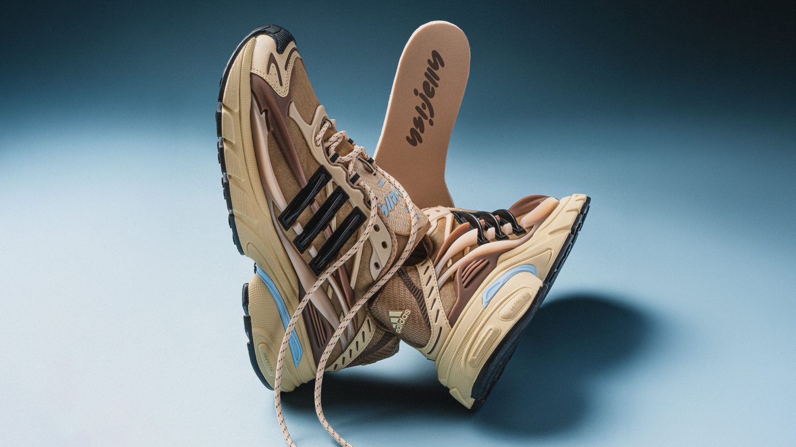 VIRGINIA Adistar Jellyfish de adidas Originals y Pharrell Williams en su nueva combinación de tonos tan.