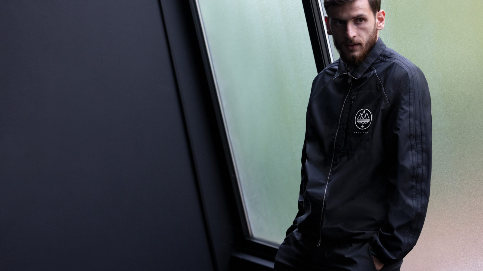Khvicha Kvaratskhelia protagoniza la campaña adidas SPZL F.C. Otoño/Invierno 2026.